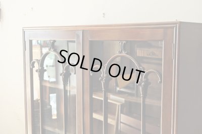 画像8: アンティーク 　桜材のガラス本箱 キャビネット