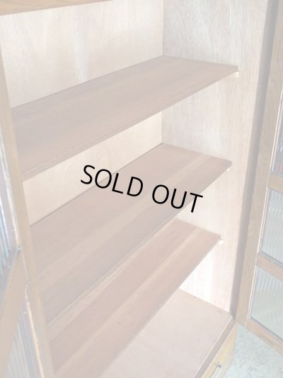 画像15: ビンテージ 昭和レトロなモールガラスの本箱 キャビネット