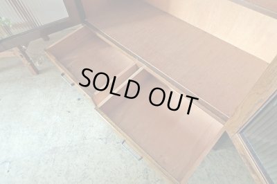 画像16: ビンテージ 昭和レトロなモールガラスの本箱 キャビネット