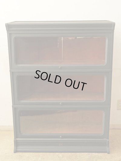 画像2: アンティーク 黒く塗られた スライド扉のガラス本箱