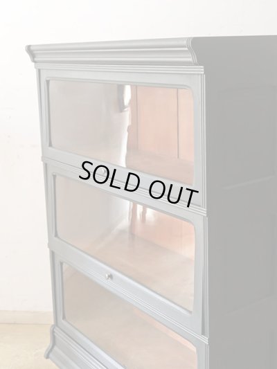 画像8: アンティーク 黒く塗られた スライド扉のガラス本箱