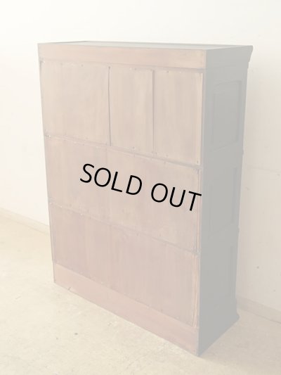 画像4: アンティーク 黒く塗られた スライド扉のガラス本箱