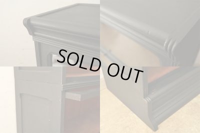 画像13: アンティーク 黒く塗られた スライド扉のガラス本箱