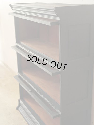 画像3: アンティーク 黒く塗られた スライド扉のガラス本箱