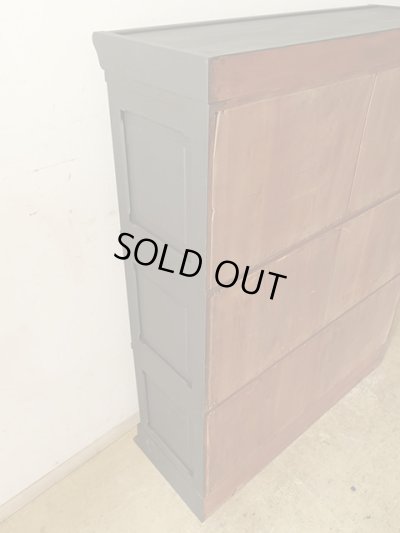 画像5: アンティーク 黒く塗られた スライド扉のガラス本箱