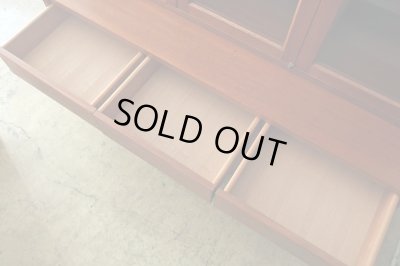 画像12: ヴィンテージ チーク材 キャビネット 　食器棚 北欧デザイン