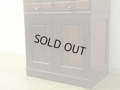 画像8: アンティーク 引き出し10杯 楢材の収納棚