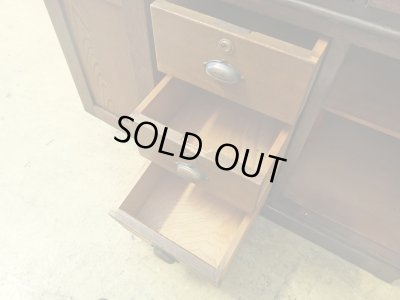 画像12: アンティーク 引き出し10杯 楢材の収納棚