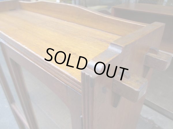 画像8: ラワン材ガラス棚 キャビネット 楔本棚