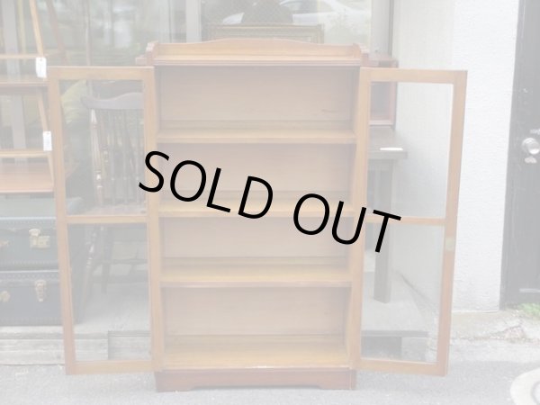 画像5: ラワン材ガラス棚 キャビネット 楔本棚