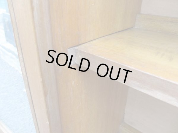 画像12: ラワン材ガラス棚 キャビネット 楔本棚