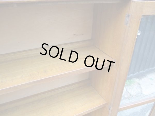 画像11: ラワン材ガラス棚 キャビネット 楔本棚