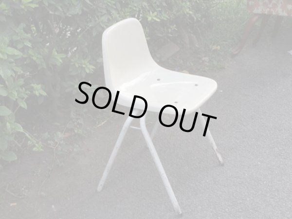 画像2: コトブキ スタッキングチェア 白脚