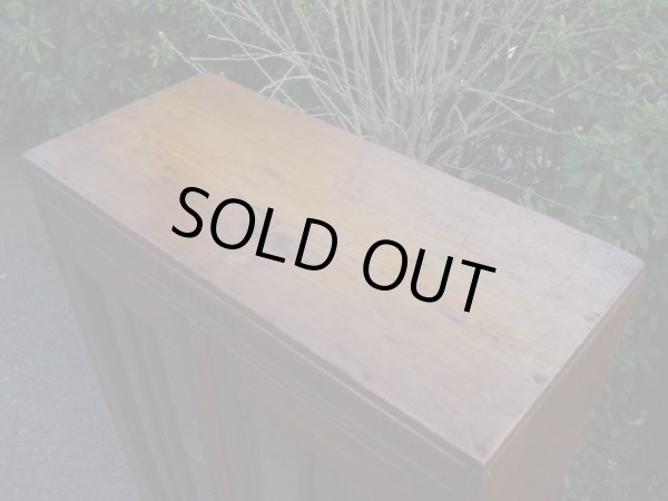 画像4: アンティーク ガラス戸の本箱 キャビネット 収納棚