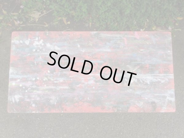 画像4: カラフルに絵の具がのった天板のサイドテーブル(2)