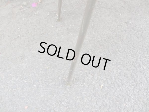 画像6: カラフルに絵の具がのった天板のサイドテーブル(2)