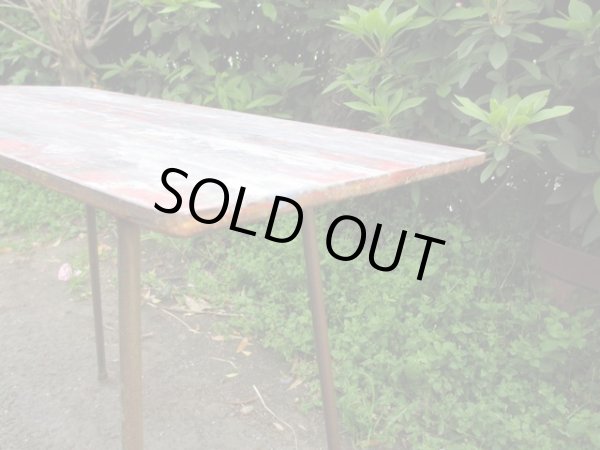 画像5: カラフルに絵の具がのった天板のサイドテーブル(2)