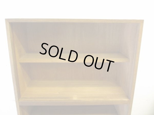 画像6: ヴィンテージ ラワン無垢材のガラス戸棚(1)