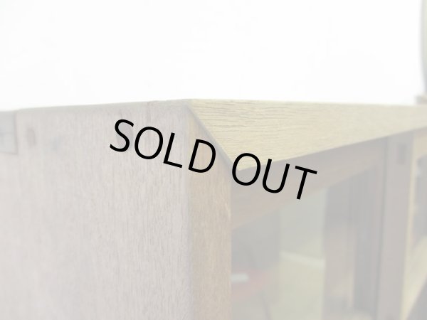 画像6: ヴィンテージ ラワン無垢材のガラス戸棚(2)