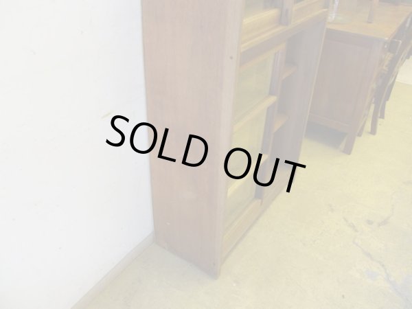 画像11: ヴィンテージ ラワン無垢材のガラス戸棚(1)