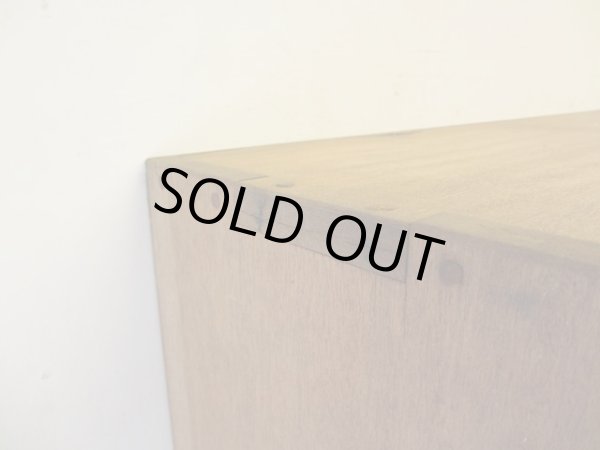 画像7: ヴィンテージ ラワン無垢材のガラス戸棚(2)