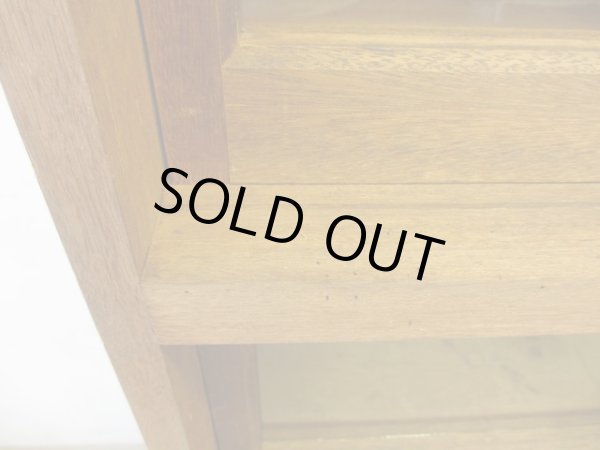 画像14: ヴィンテージ ラワン無垢材のガラス戸棚(2)