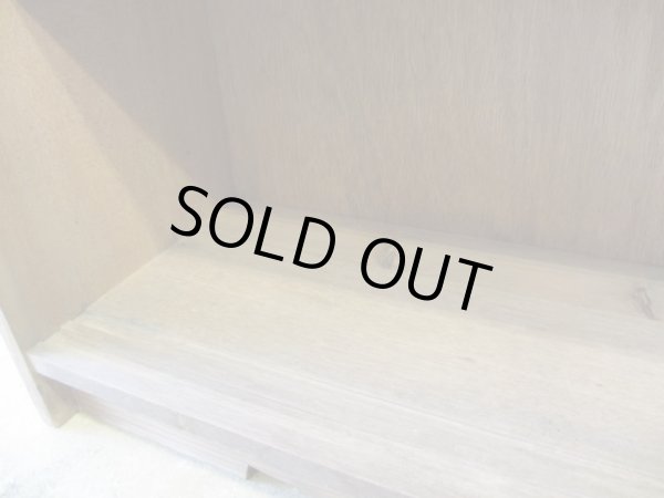 画像14: ヴィンテージ ラワン無垢材のガラス戸棚(1)