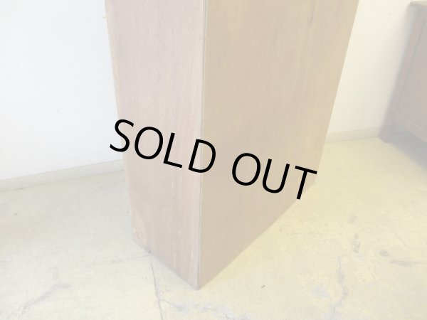 画像13: ヴィンテージ ラワン無垢材のガラス戸棚(2)