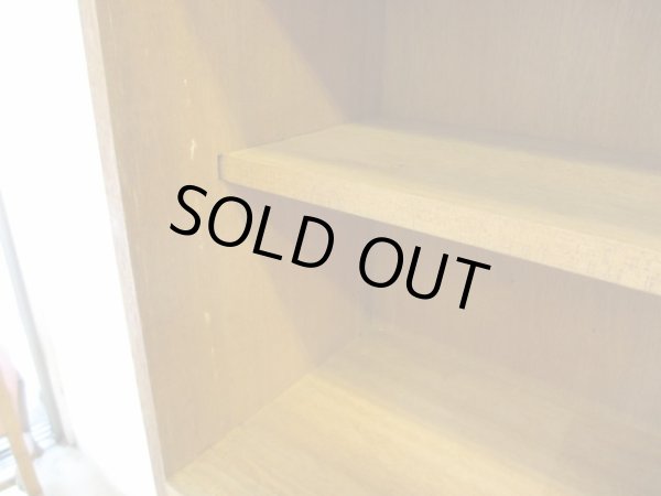 画像8: ヴィンテージ ラワン無垢材のガラス戸棚(2)