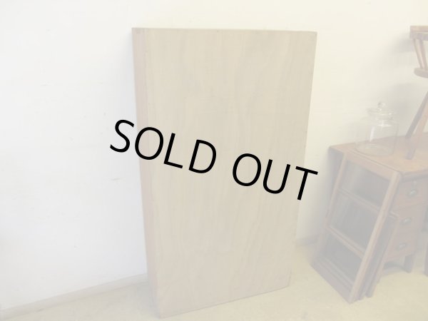 画像3: ヴィンテージ ラワン無垢材のガラス戸棚(1)