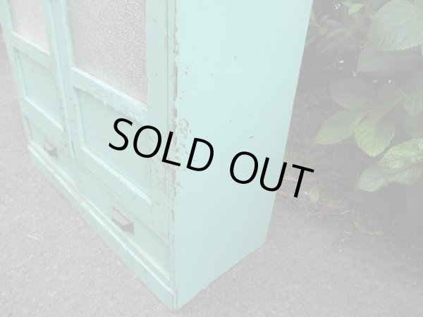 画像16: レトロポップ ペイントされたダイヤガラス戸の本箱 キャビネット