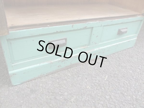 画像9: レトロポップ ペイントされたダイヤガラス戸の本箱 キャビネット