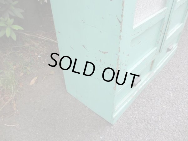 画像15: レトロポップ ペイントされたダイヤガラス戸の本箱 キャビネット