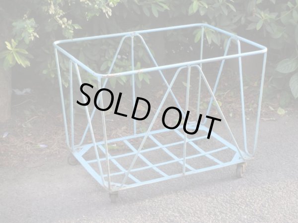 画像3: 古いアイアン製のカゴ キャスター付