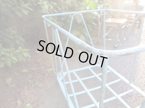 画像6: 古いアイアン製のカゴ キャスター付