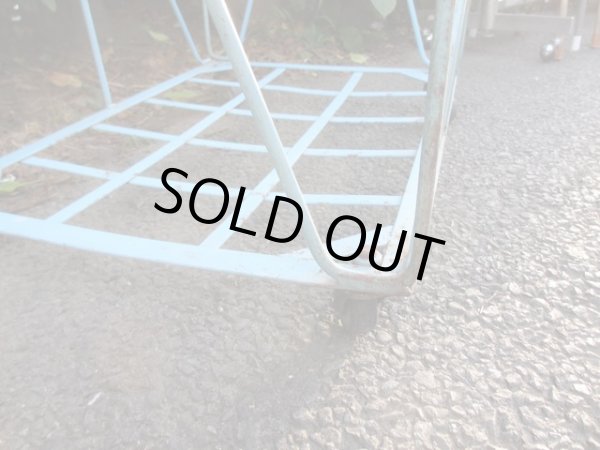 画像8: 古いアイアン製のカゴ キャスター付