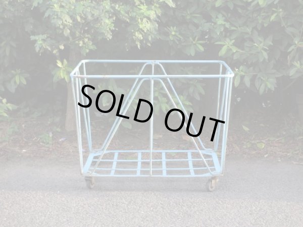 画像2: 古いアイアン製のカゴ キャスター付