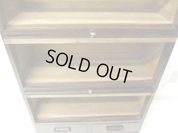 画像5: アンティーク スライド扉のガラス本箱 シャツケース キャビネット 楢材