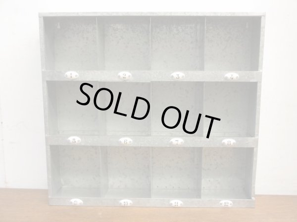 画像2: 古いブリキのマス目棚 スパイスラック