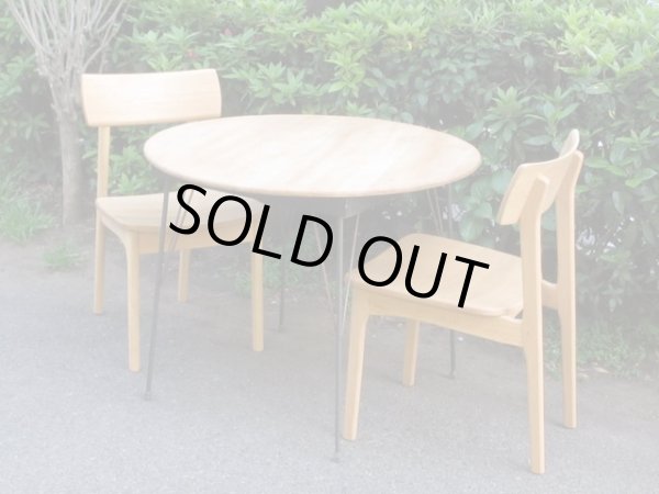 画像8: 明るい木味の鉄脚ラウンドテーブル