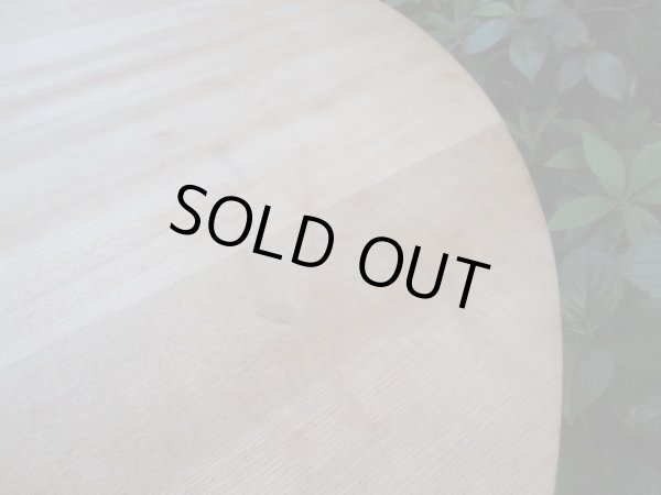 画像5: 明るい木味の鉄脚ラウンドテーブル