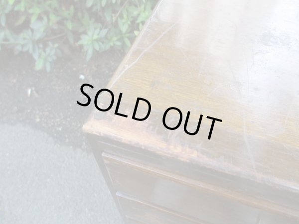 画像9: アンティーク 深い木味の7杯引出し ドロワー A4