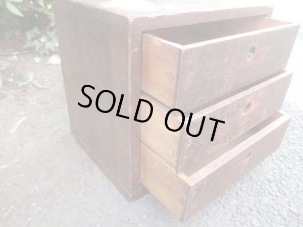 画像9: アンティーク 深い木味の3杯小引出し A4