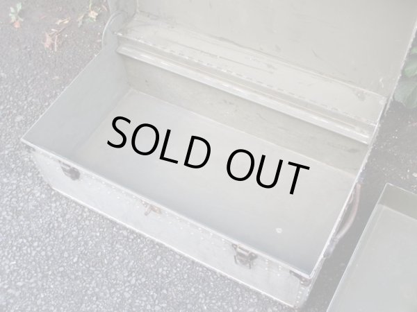 画像13: アンティーク ジュラルミン製トランク