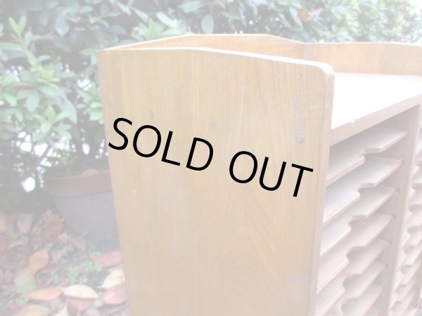 画像9: アンティーク 木味良い レターケース カルテ書類棚