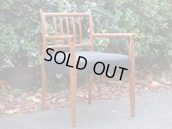 画像2: ヴィンテージ デンマーク製 チーク材のアームチェア 黒 (1)