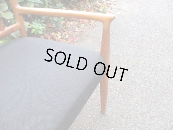 画像11: ヴィンテージ デンマーク製 チーク材のアームチェア 黒 (1)