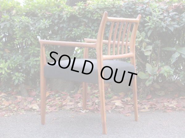 画像3: ヴィンテージ デンマーク製 チーク材のアームチェア 黒 (2)