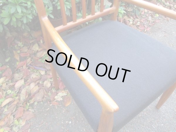 画像8: ヴィンテージ デンマーク製 チーク材のアームチェア 黒 (1)