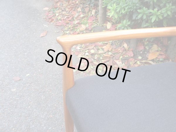 画像9: ヴィンテージ デンマーク製 チーク材のアームチェア 黒 (1)